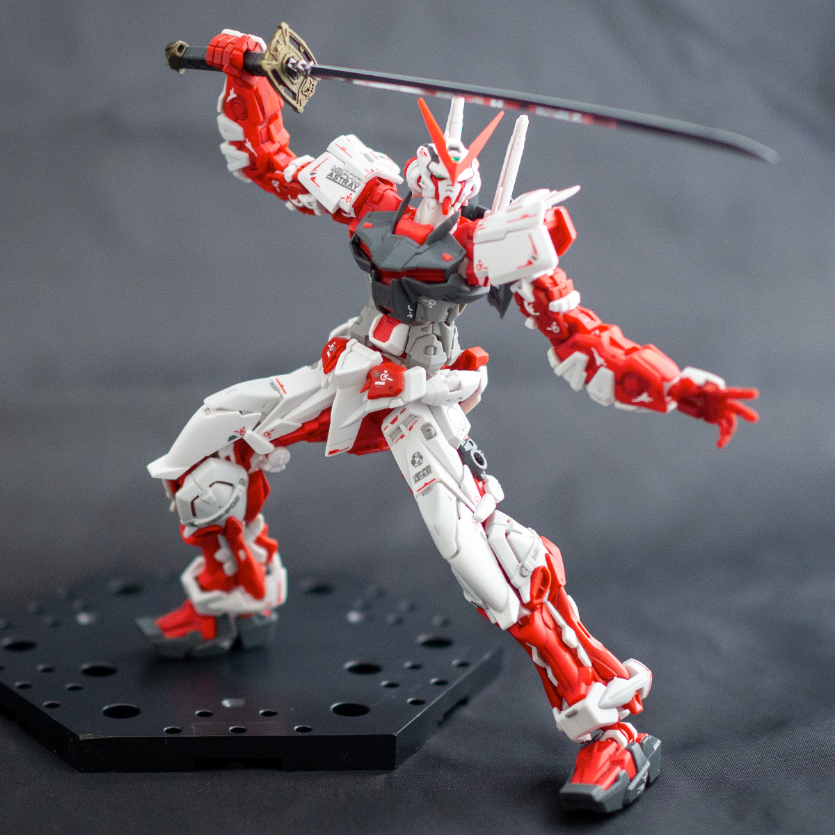 RG/CE MBF-P02 Gundam Astray Red Frame