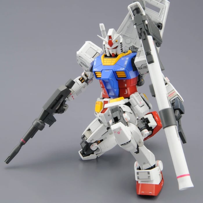 MGUC RX-78-2 Gundam in action pose